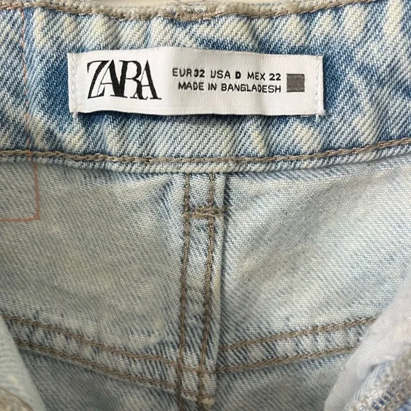 ZARA Acid Light Wash Super High Rise Distressed Hem Denim Shorts Size 0 - Picture 10 of 11
